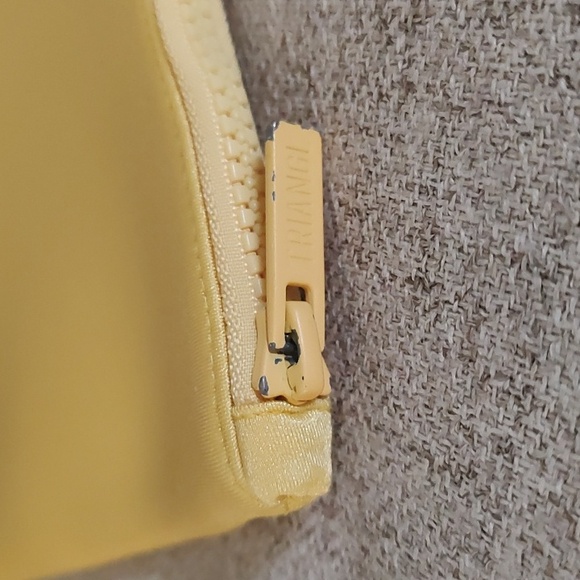 Triangl Swim Yellow Zip Pouch•Used•11.5"x8.5" - Picture 4 of 6